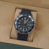 Mens tag-heuer Aquaracer design blue color working date