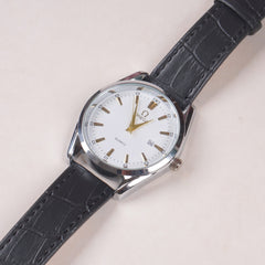 Man's Wrist Watch Silver White Dial with Black Straps