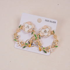 Woman's Flower Design Earring White