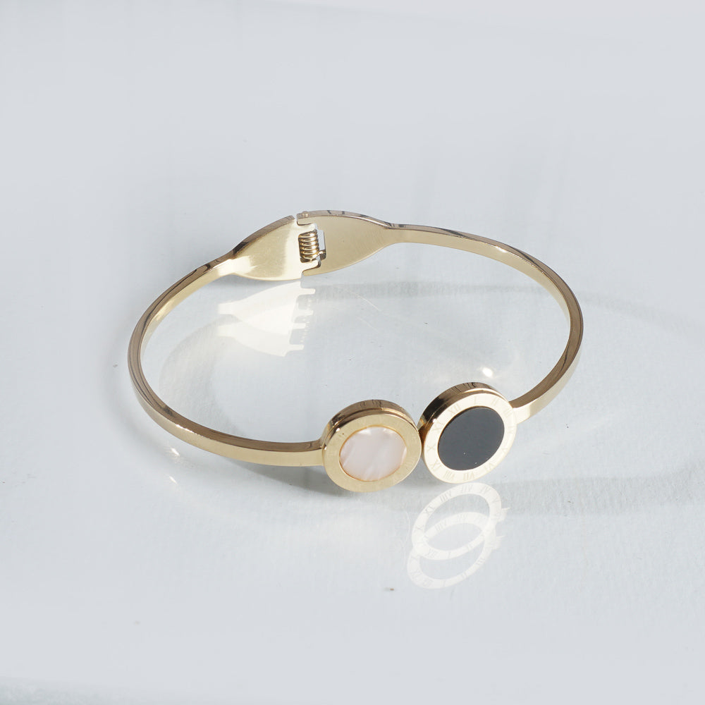 Golden Branded Kara For Women 10