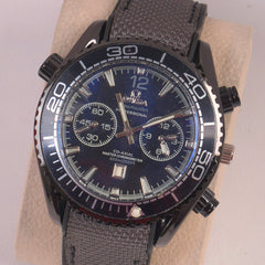 Man's Wrist Watch Black Dial with Grey Straps