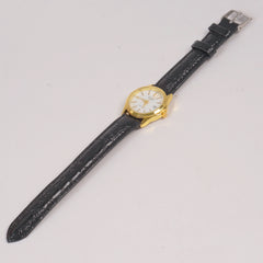 Woman Golden White Dial Watch with Black Straps CSO