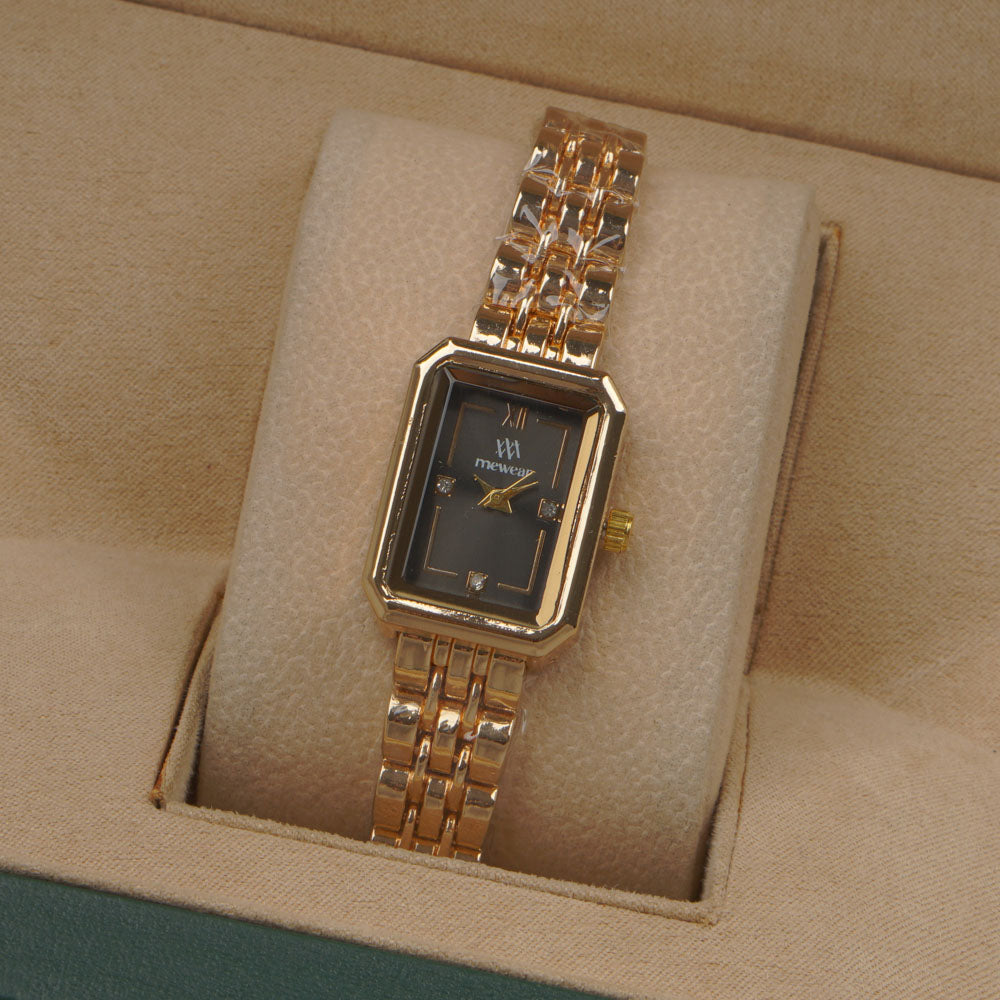 Woman's Golden Chain Watch with Black dial