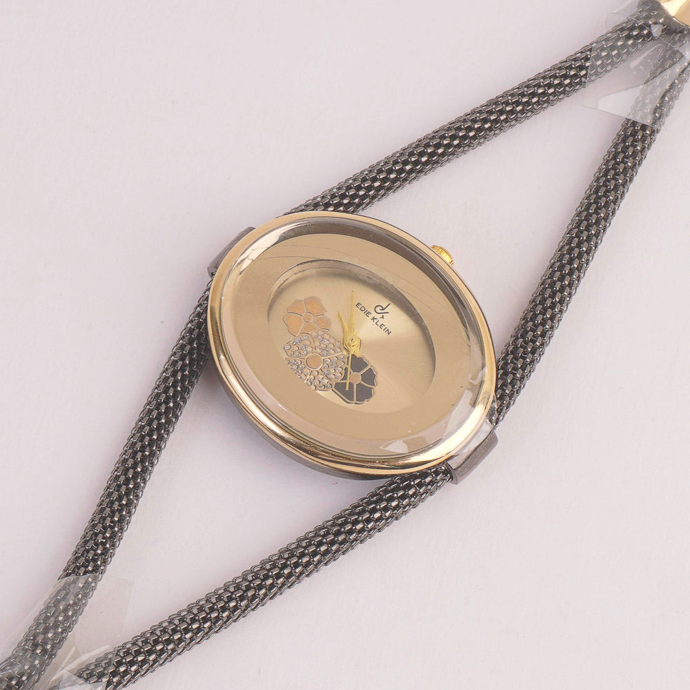 Women's Stylish Pipe Black Chain Watch Golden Dial
