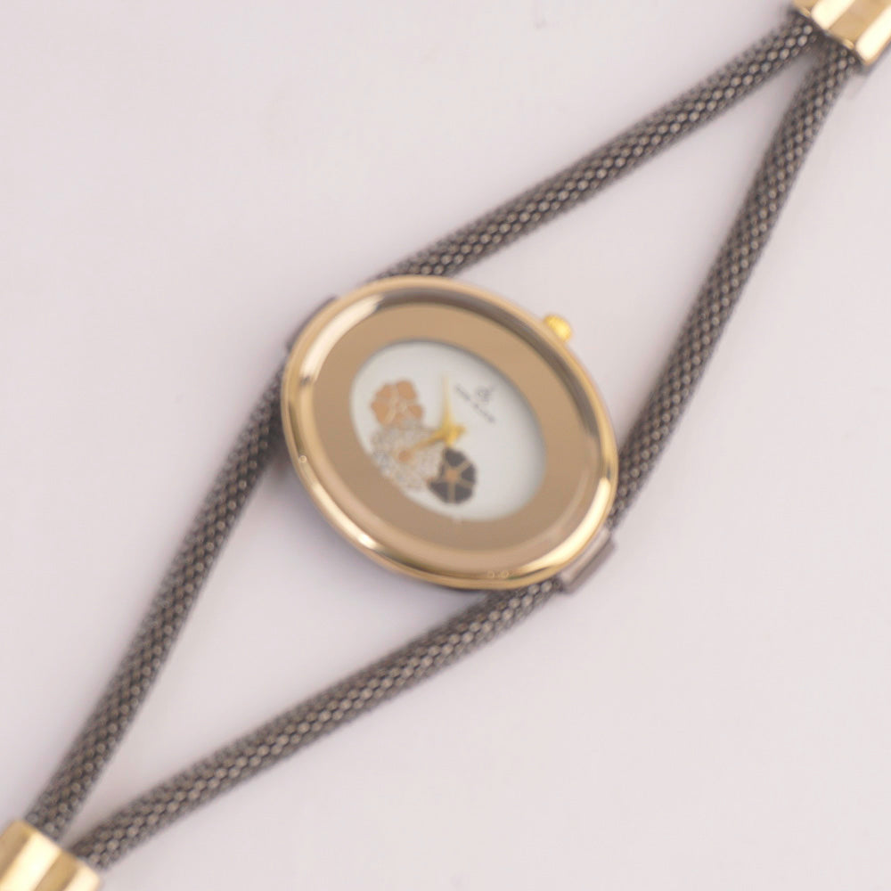 Women's Stylish Pipe Black Chain Watch  Golden with White Dial