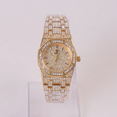 Women Stone Design Chain Wrist Watch Golden