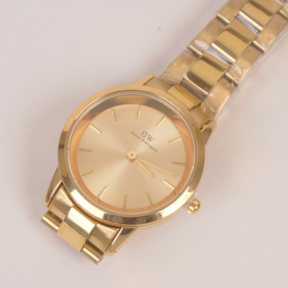 Woman Chain Wrist Watch Golden Dial