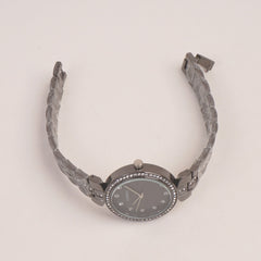 Woman Black Chain Watch With Black Dial