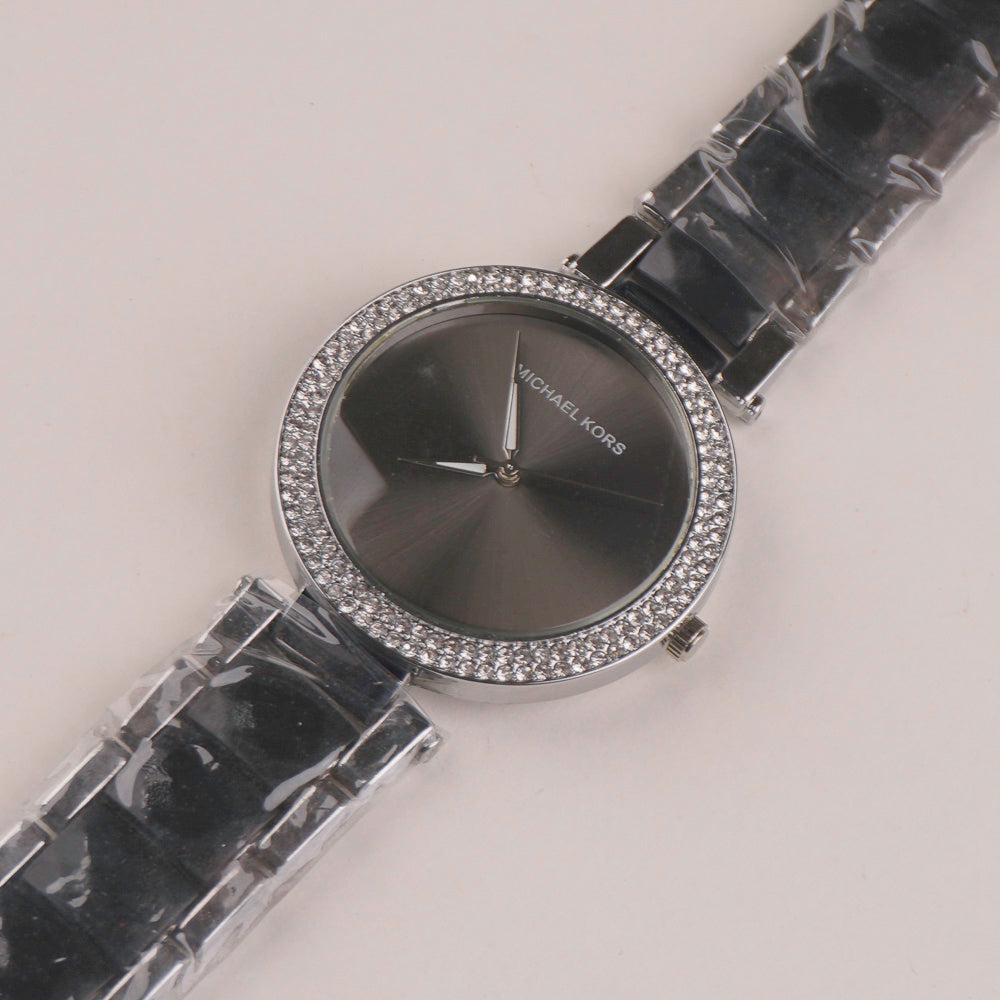 Women Chain Wrist Watch Plain Design Silver Black