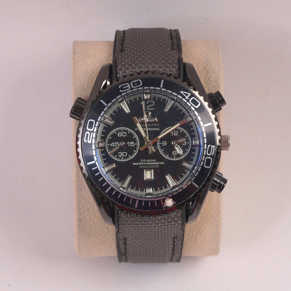 Man's Wrist Watch Black Dial with Grey Straps