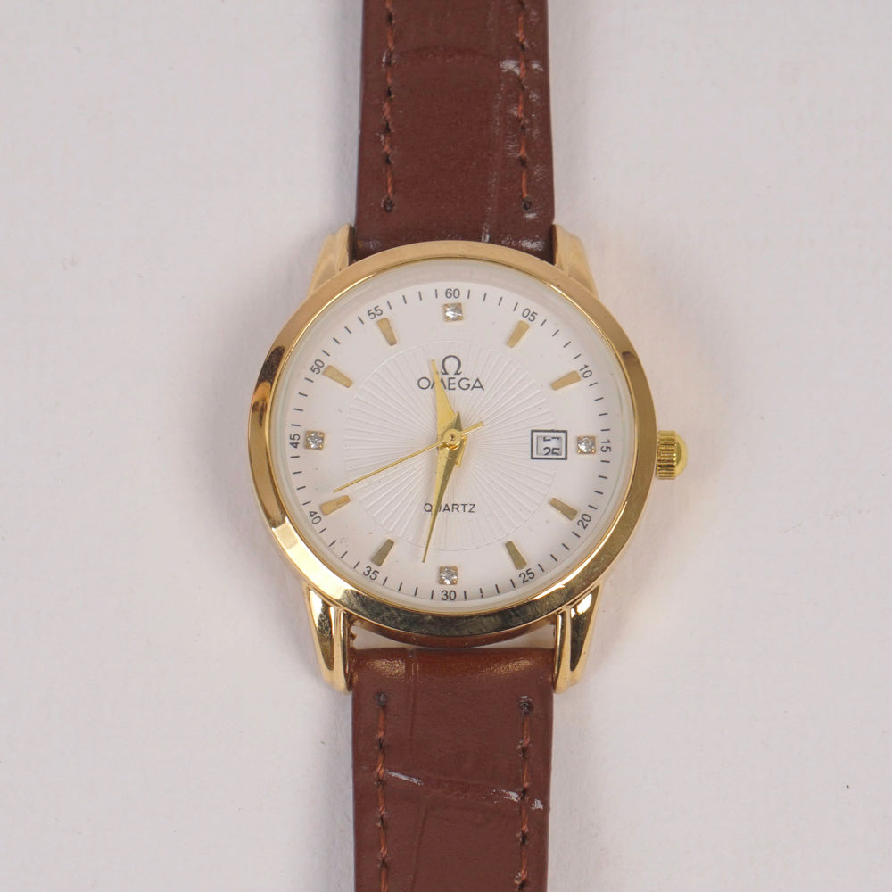 Woman Golden Dial Watch with Brown Straps OMG
