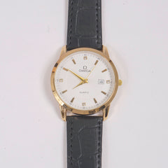 Man's Wrist Watch Golden with Black Straps White