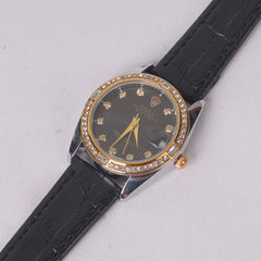 Woman Black Dial Watch with Black Straps